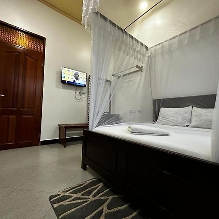 Revada Lodge Airport ダル・エス・サラーム エクステリア 写真